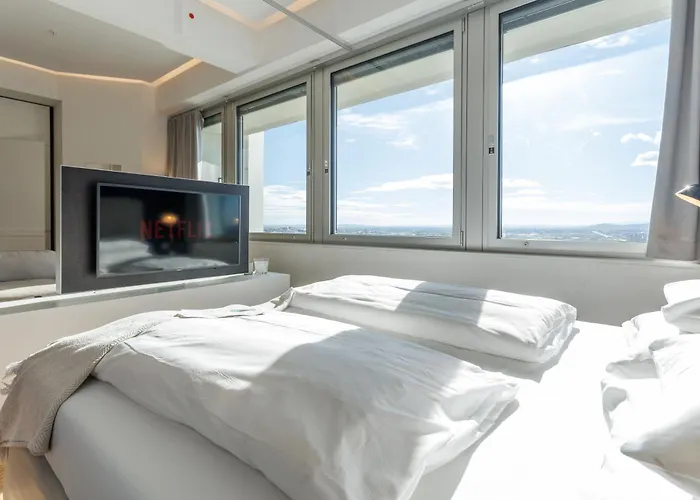 Luxury With Skyline View *