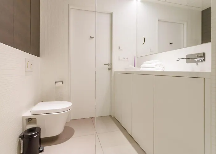 Luxury With Skyline View Apartment